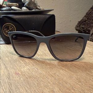 Ray-Ban Matte Gray Frame Sunglasses with Gradient Smoke Lenses. BRAND NEW!